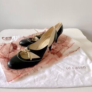 Té Casan Faye B Limited Edition Black Cream Gold Court Heel Pump EU 38